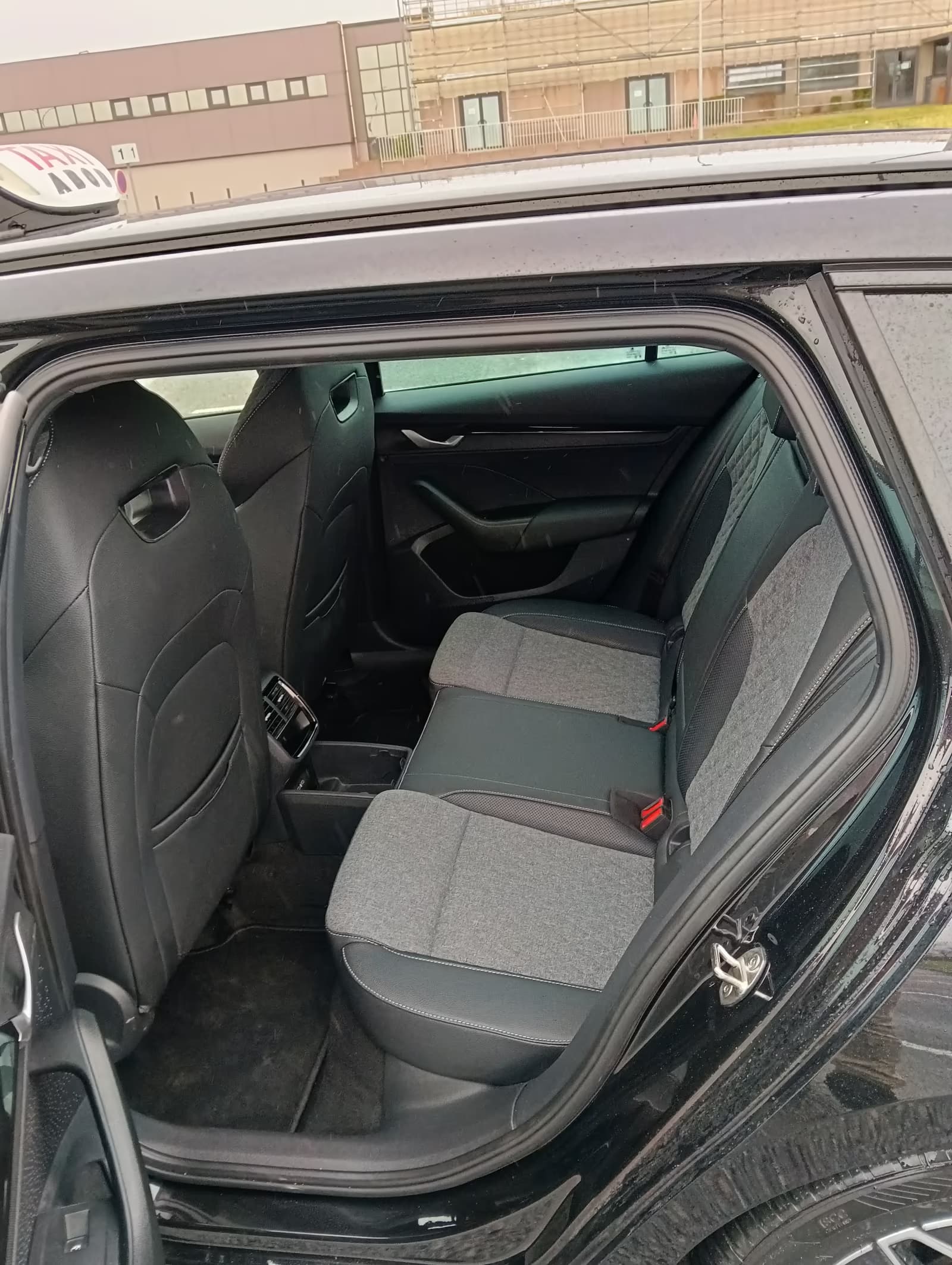 Arrière du véhicule taxi