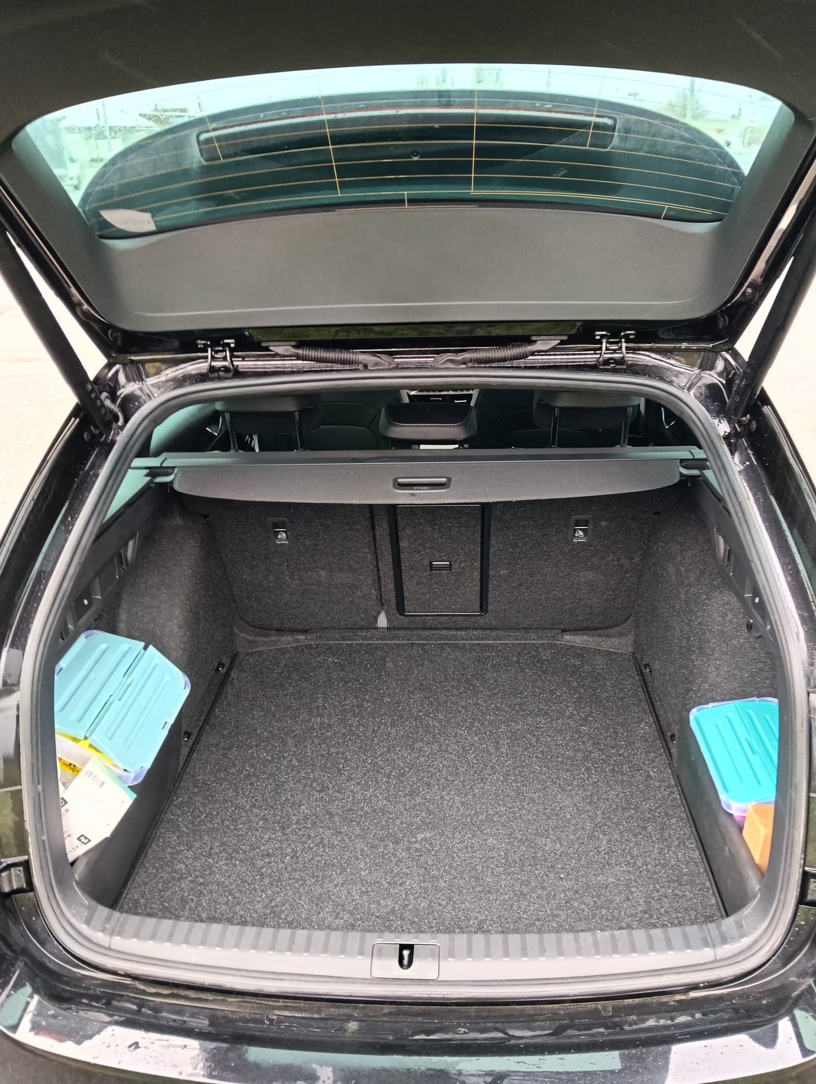 Coffre du véhicule taxi